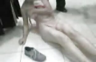 XXX Memukul-mukul teen pussy dengan sex xxx jepang plug di pantatnya,