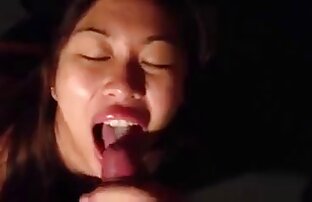 Sexy Shemale memasukkan video sex jepang mom mainan di pantat